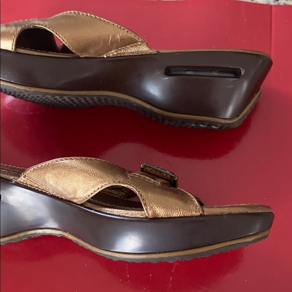 01:05 -  Vintage COLE HAAN G Series Nike Air Bronze Leather Slides - Picture 4 of 14